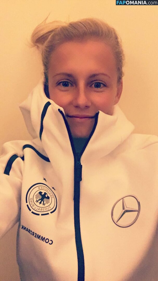 Julia Simic Nud Fotografie scursă #52