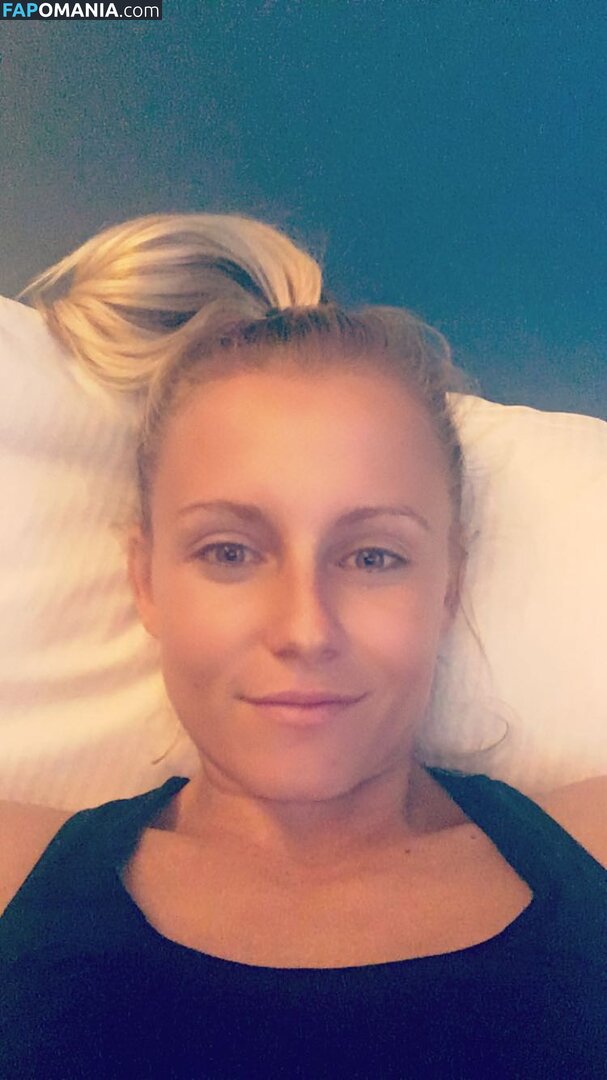 Julia Simic Nud Fotografie scursă #54