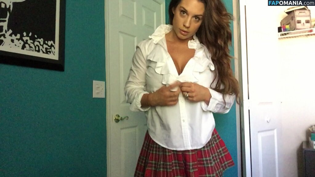 Kaitlyn WWE Nud Fotografie scursă #12