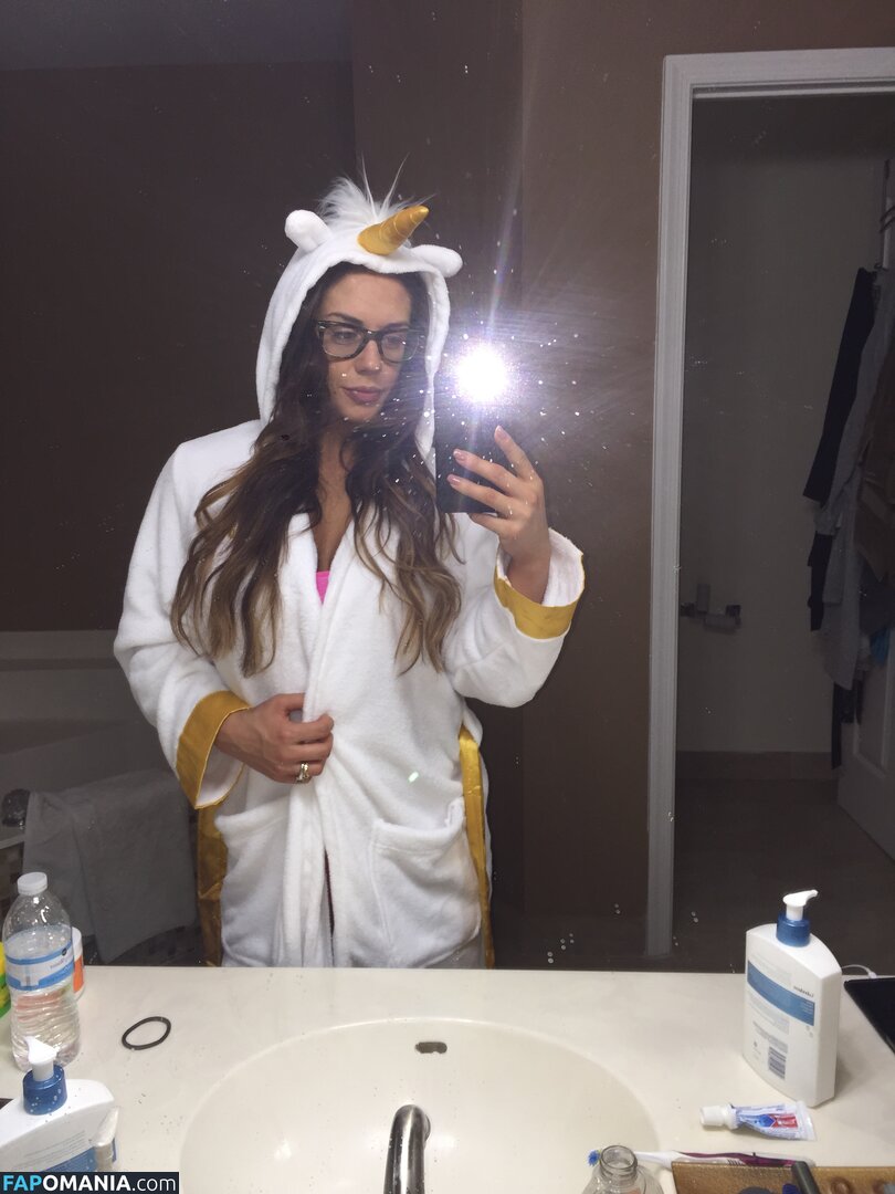Kaitlyn WWE Nud Fotografie scursă #72