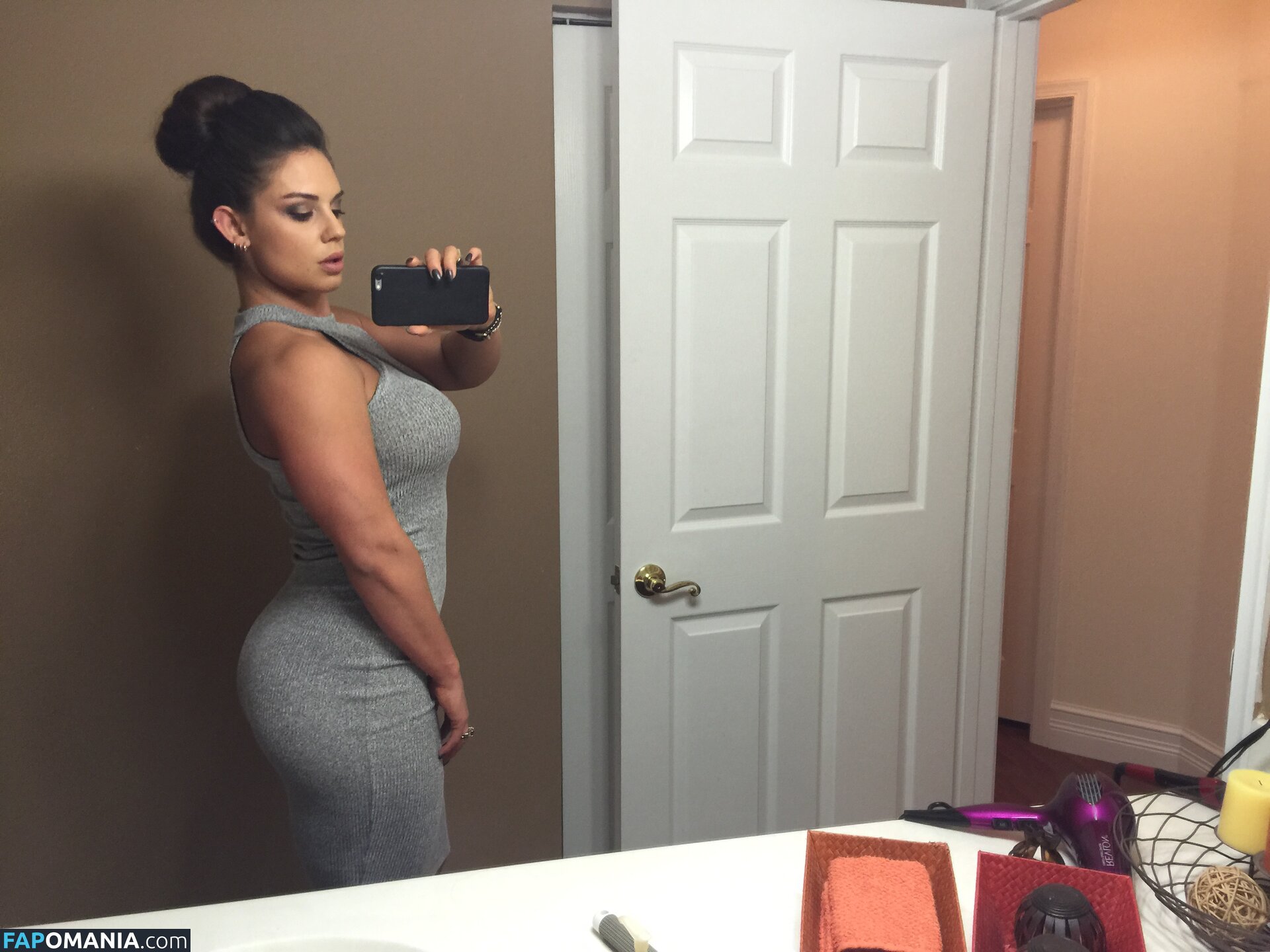 Kaitlyn WWE Nud Fotografie scursă #136