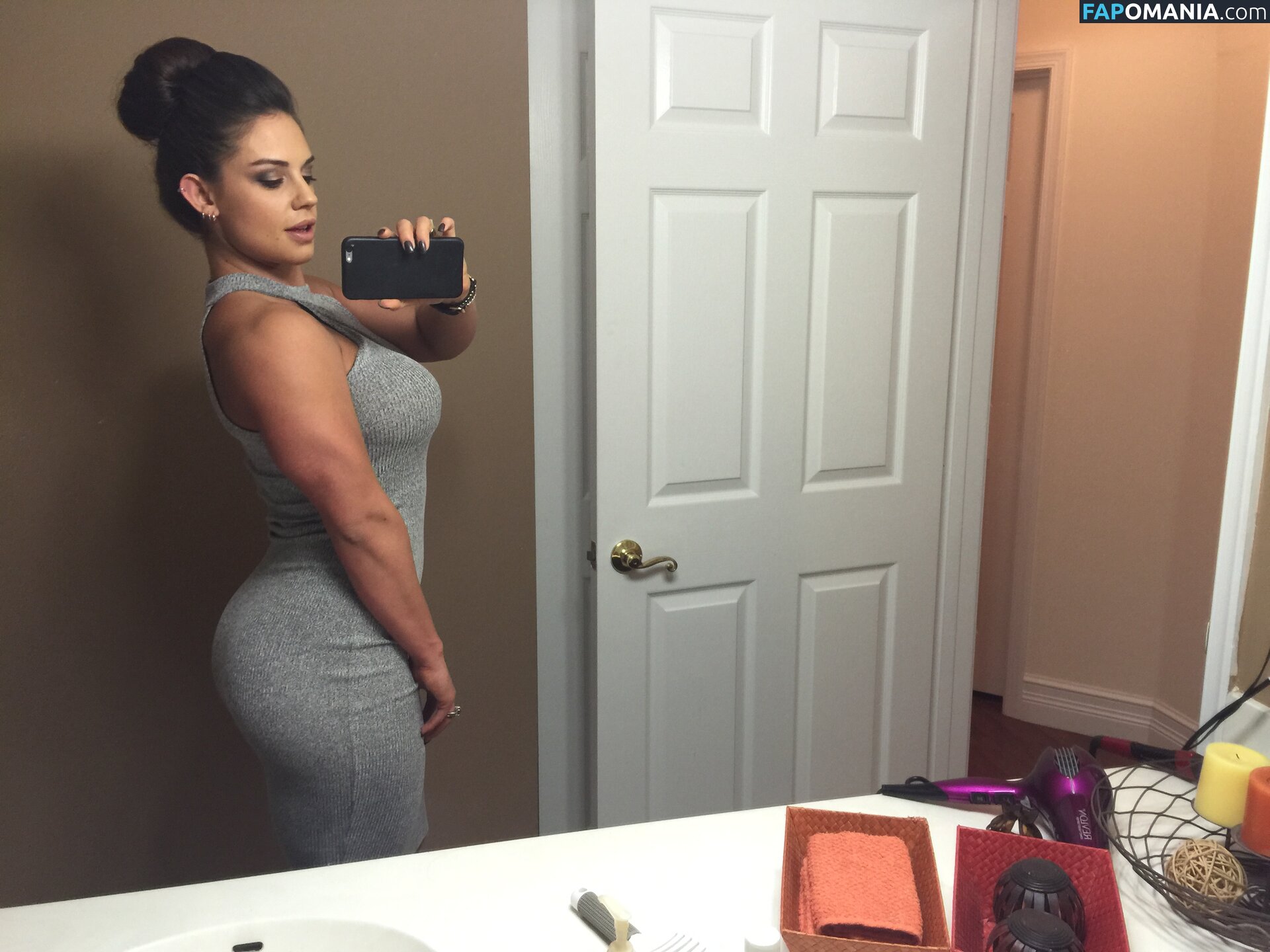 Kaitlyn WWE Nud Fotografie scursă #137