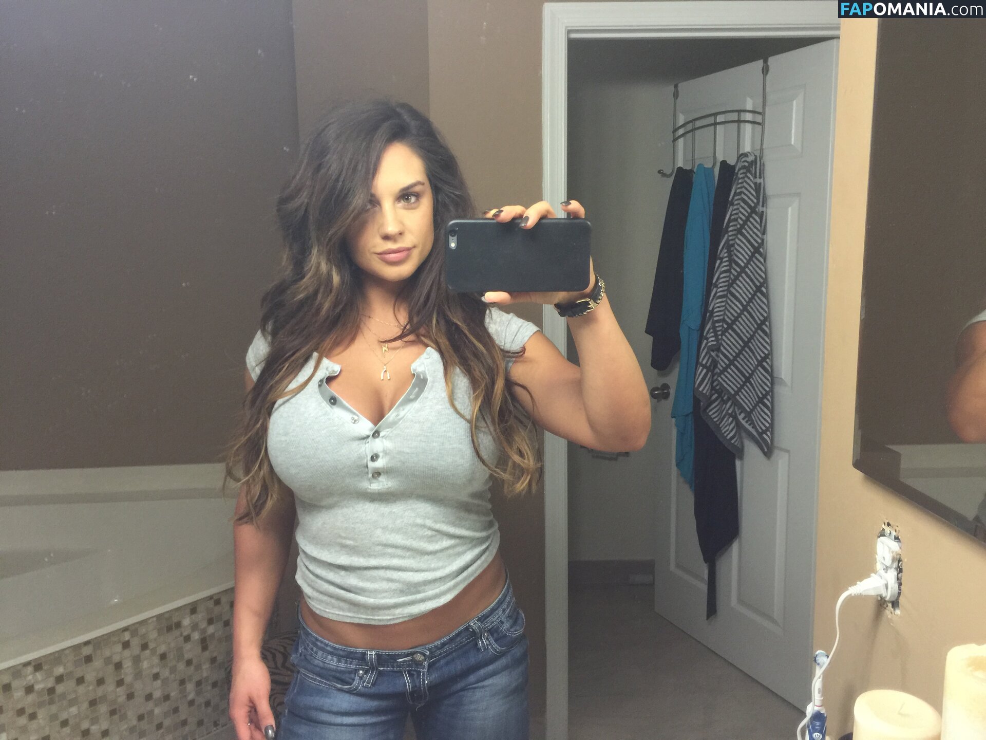 Kaitlyn WWE Nud Fotografie scursă #153