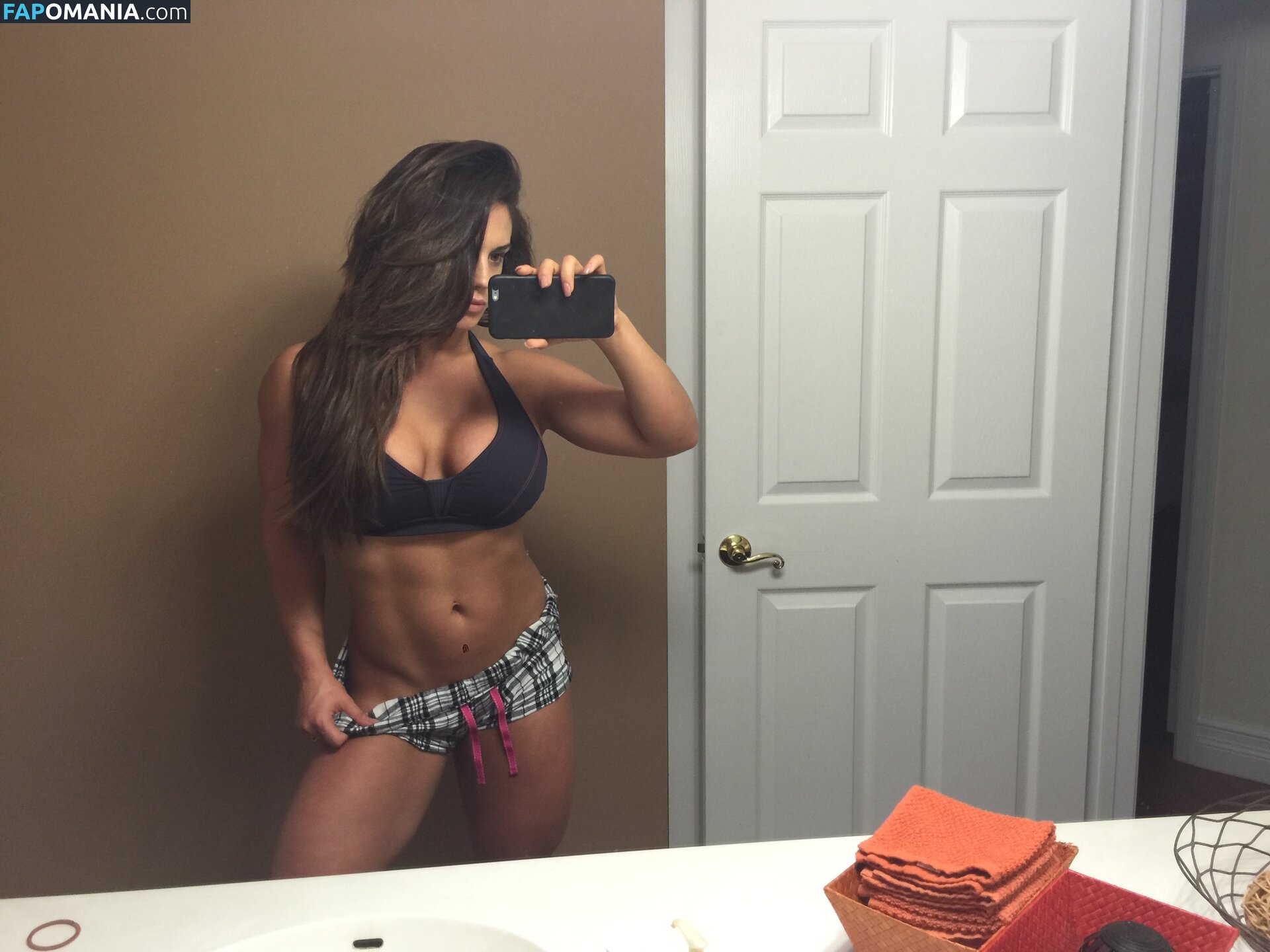 Kaitlyn WWE Nud Fotografie scursă #165