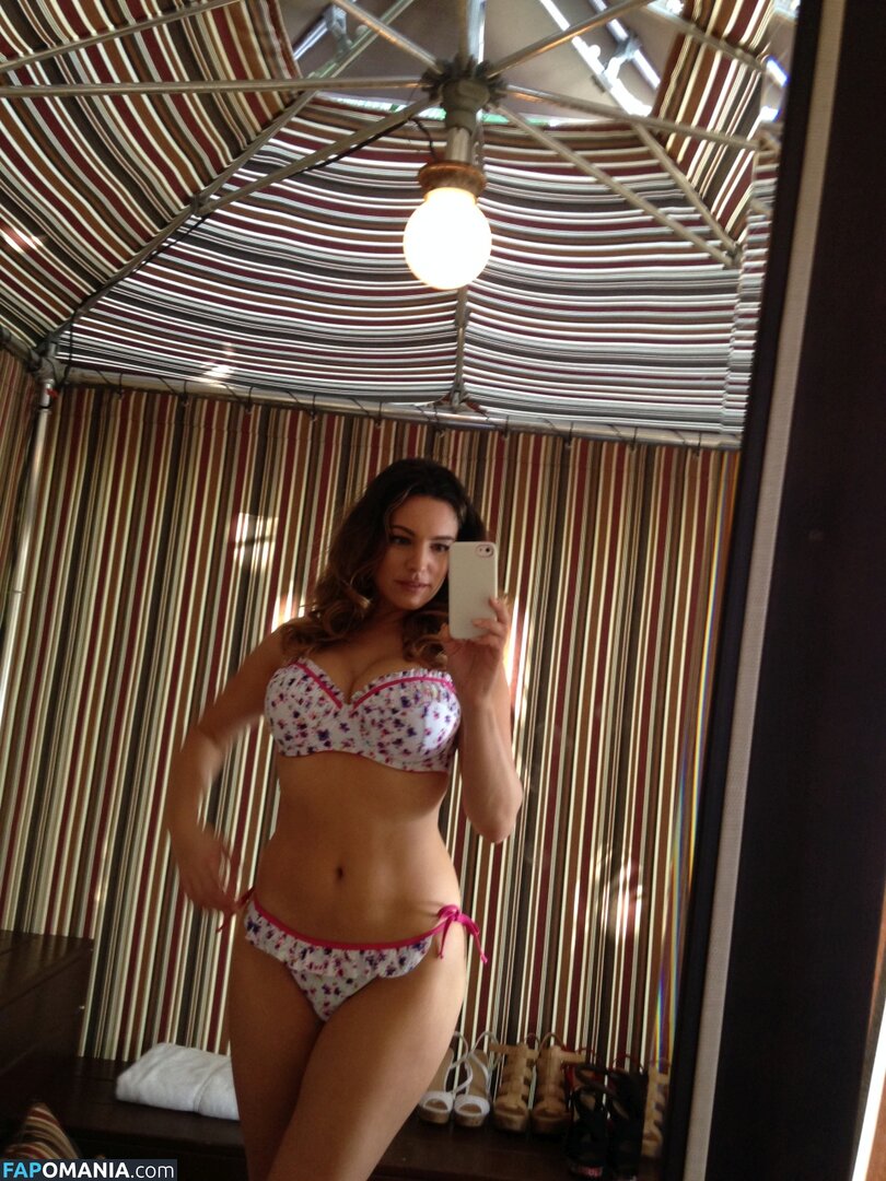 Kelly Brook Nud Fotografie scursă #38
