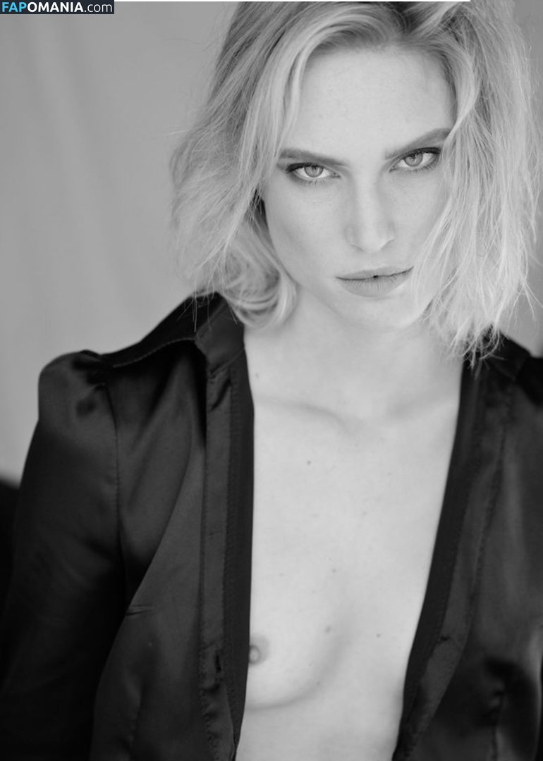 Kim Hnizdo Nud Fotografie scursă #16