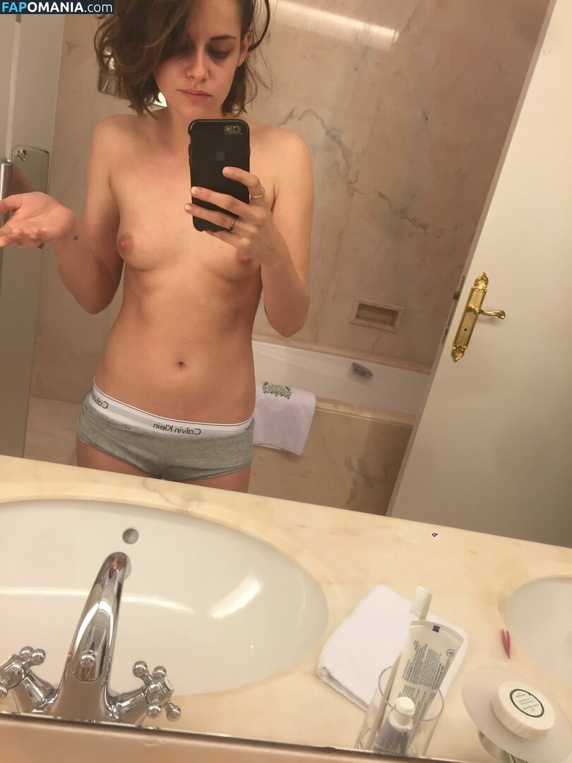 Kristen Stewart Nud Fotografie scursă #240