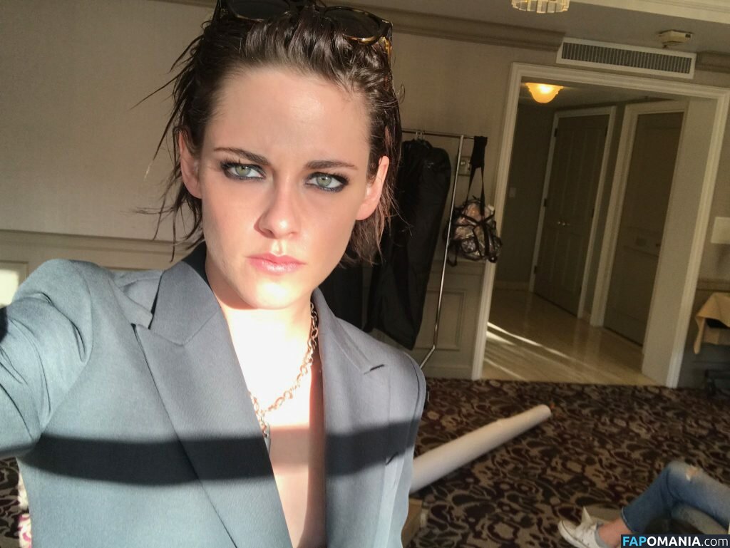 Kristen Stewart Nud Fotografie scursă #321