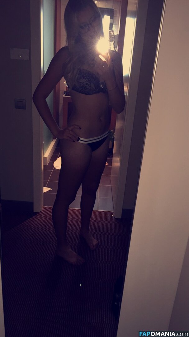 Kristina Mladenovic Nud Fotografie scursă #15
