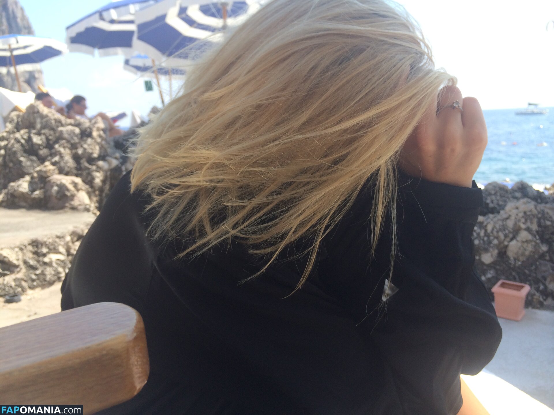 Lara Bingle Nud Fotografie scursă #50