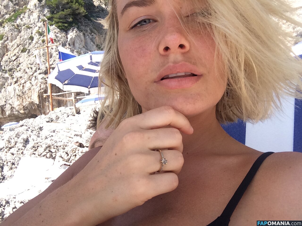 Lara Bingle Nud Fotografie scursă #90