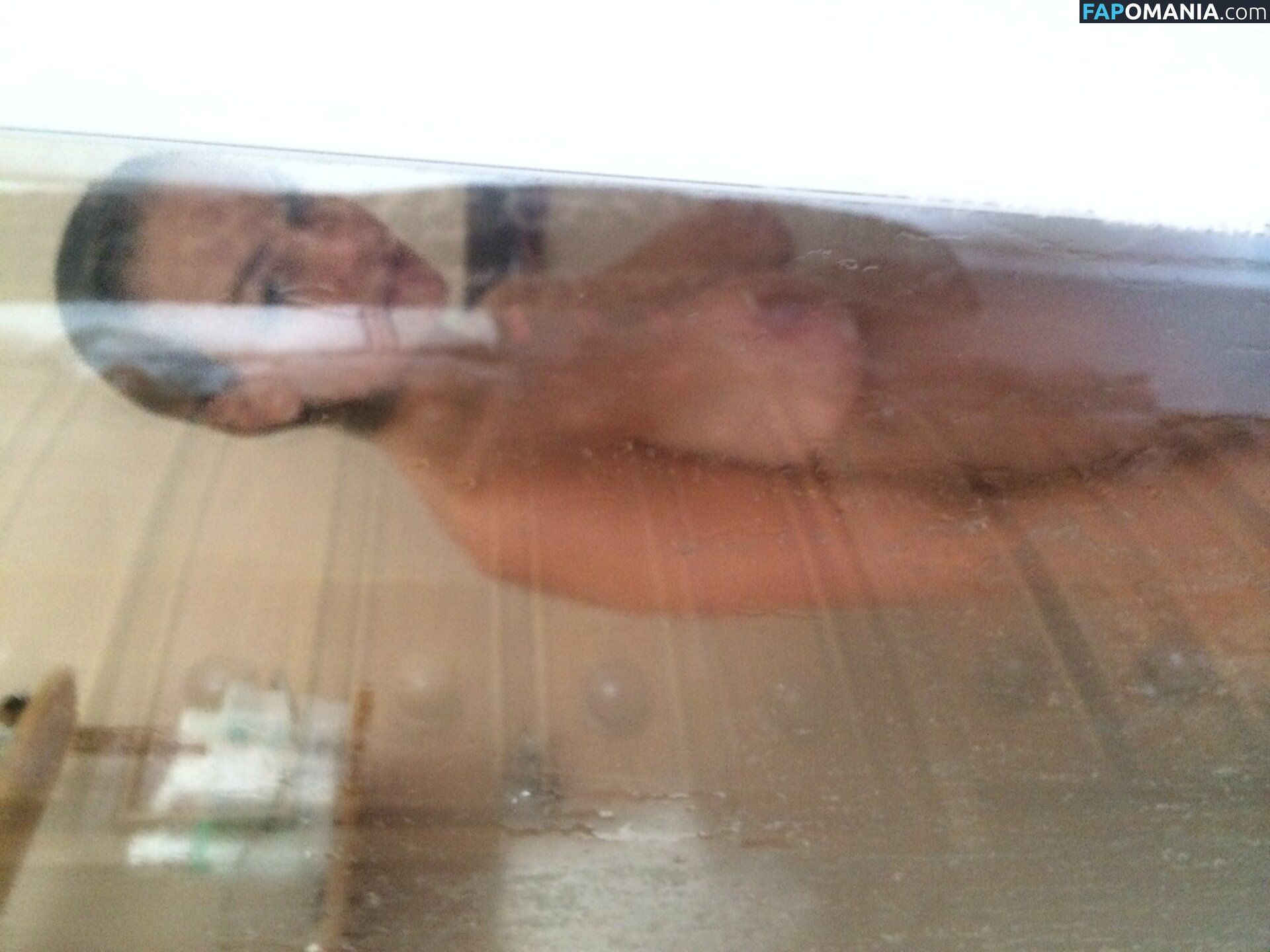 Lara Bingle Nud Fotografie scursă #225