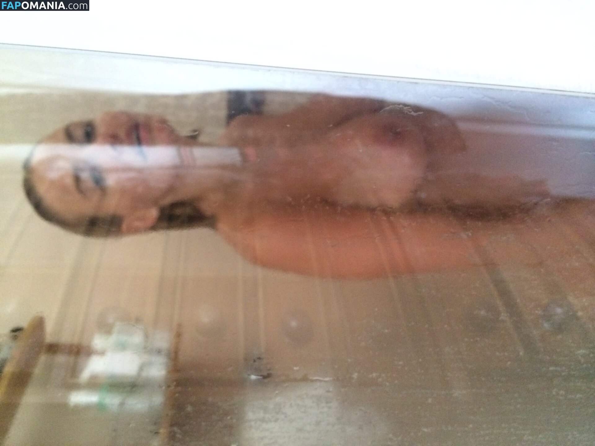 Lara Bingle Nud Fotografie scursă #226