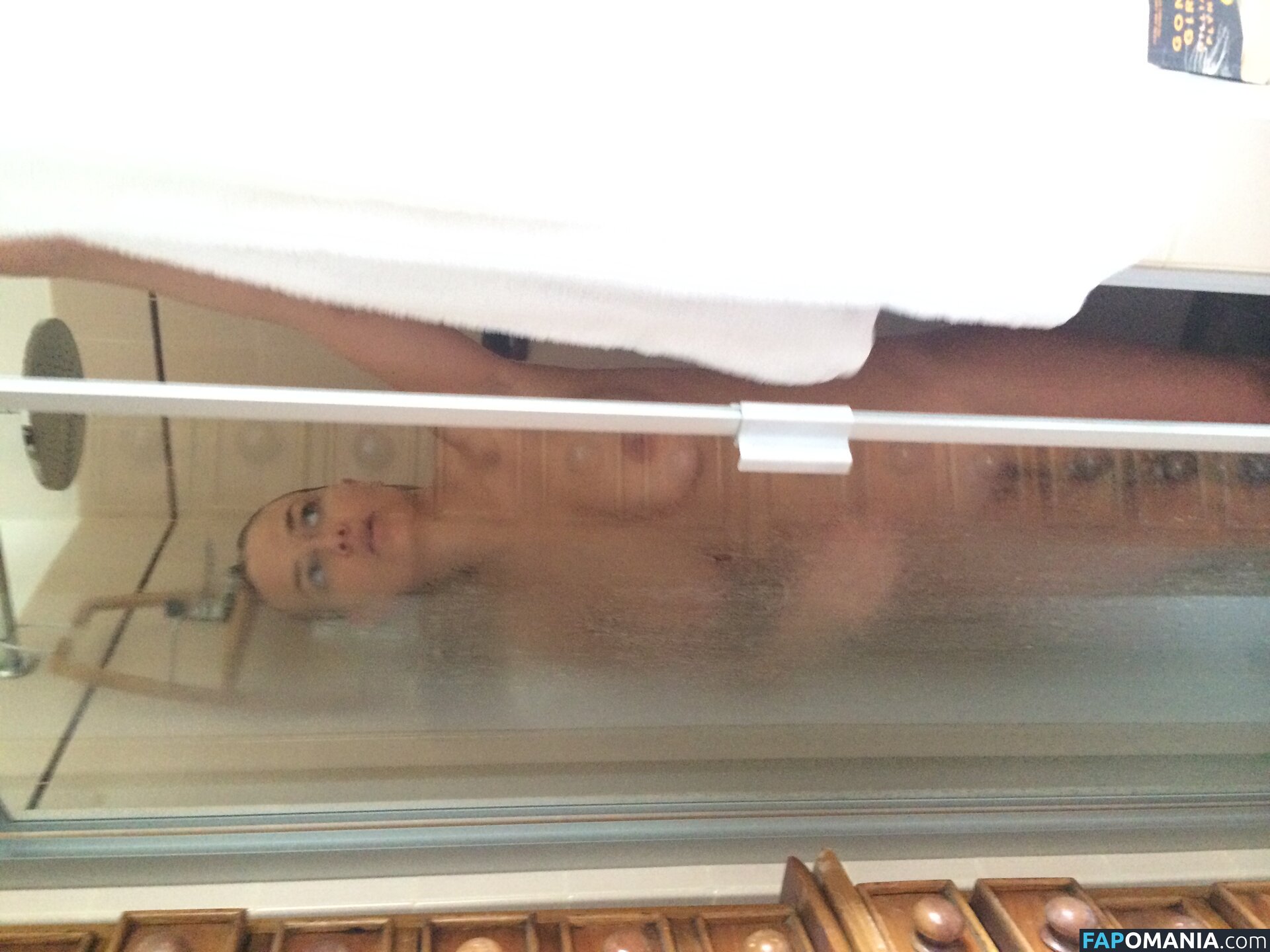 Lara Bingle Nud Fotografie scursă #249