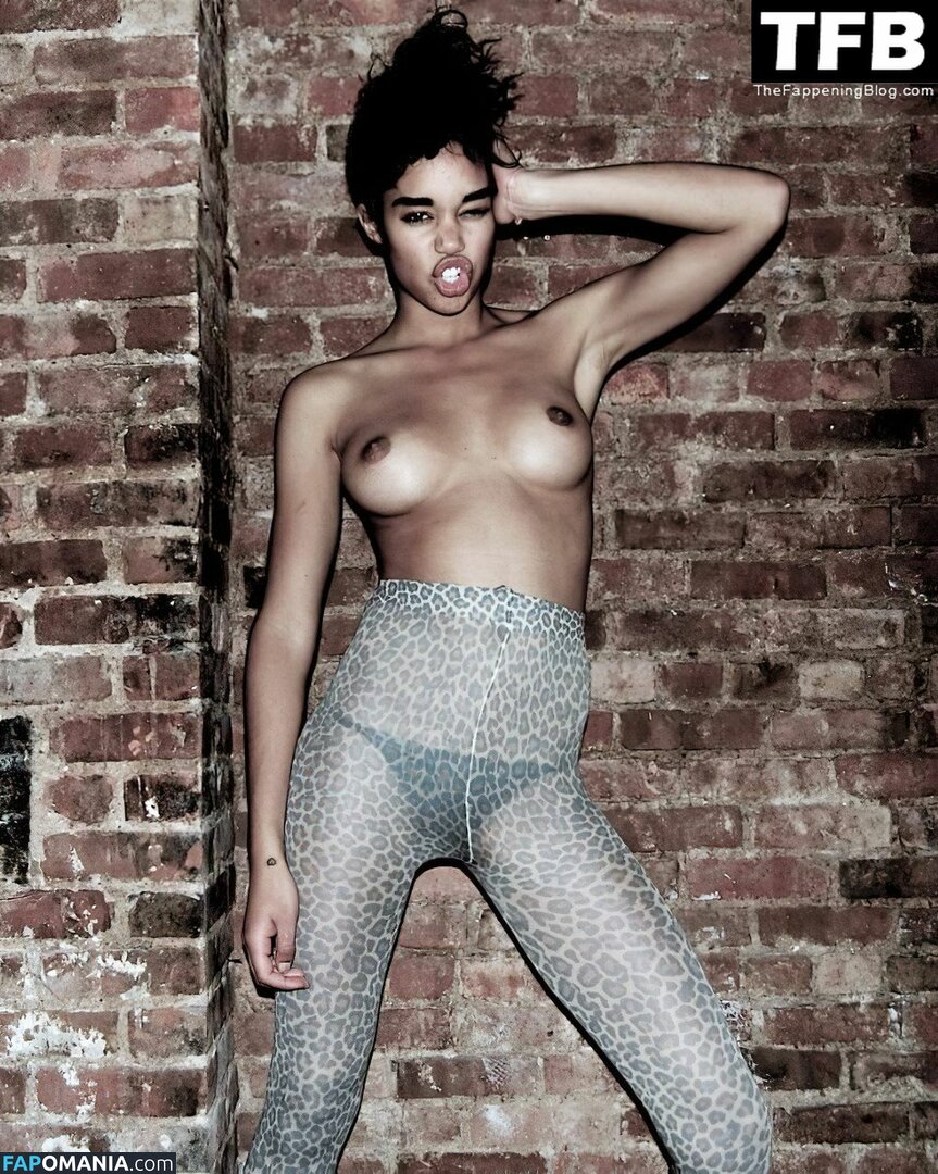 Laura Harrier Nud Fotografie scursă #19