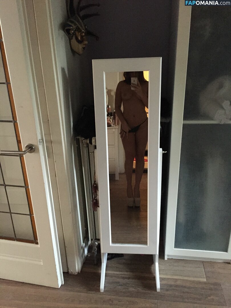 Laura Ponticorvo Nud Fotografie scursă #12