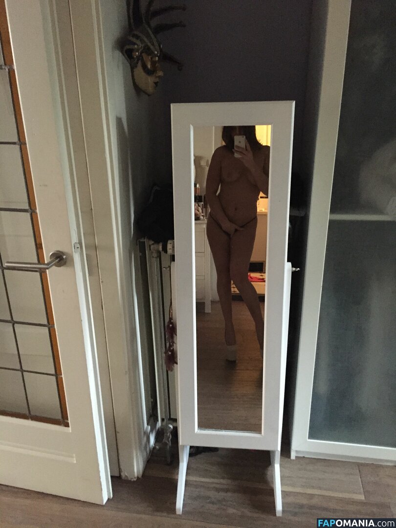 Laura Ponticorvo Nud Fotografie scursă #13