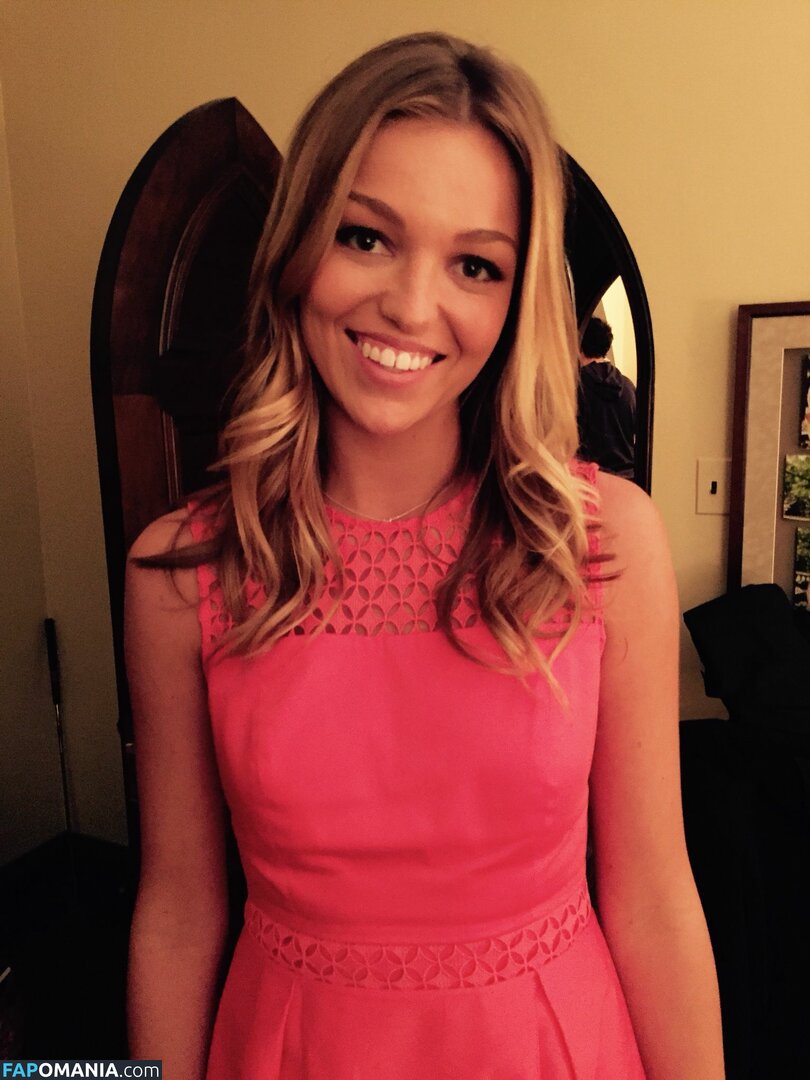 Lili Simmons Nud Fotografie scursă #26