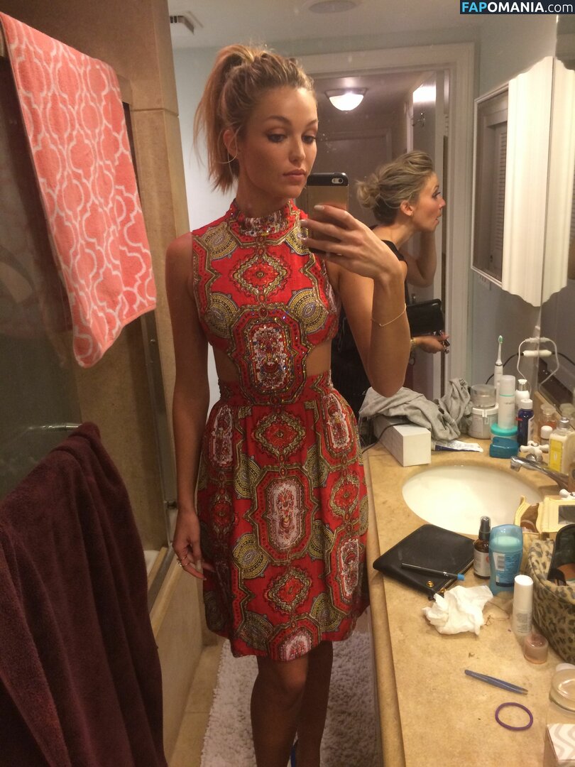 Lili Simmons Nud Fotografie scursă #30