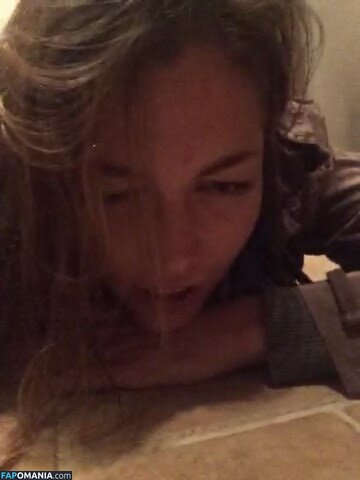 Lili Simmons Nud Fotografie scursă #45