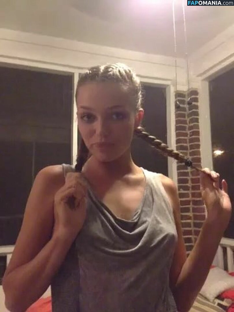 Lili Simmons Nud Fotografie scursă #57