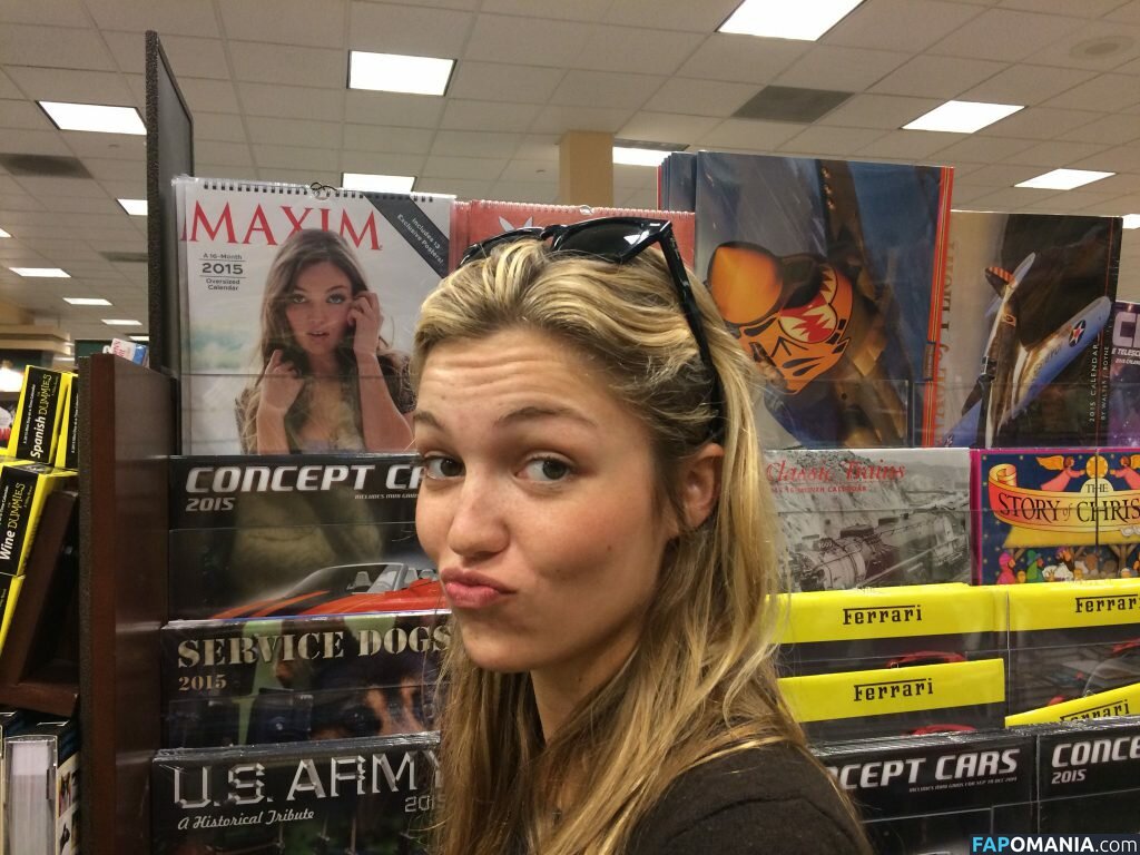 Lili Simmons Nud Fotografie scursă #67