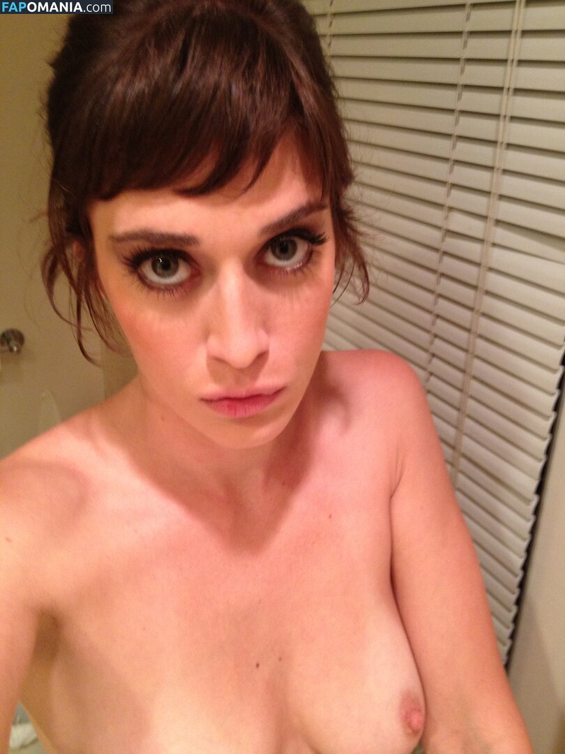Lizzy Caplan Nud Fotografie scursă #1