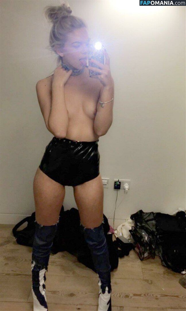 Louisa Johnson Nud Fotografie scursă #44