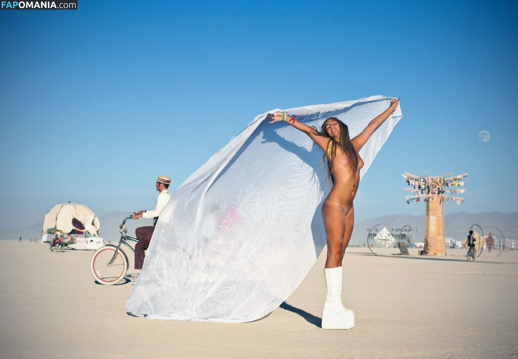 Lucy Aragon Nud Fotografie scursă #5