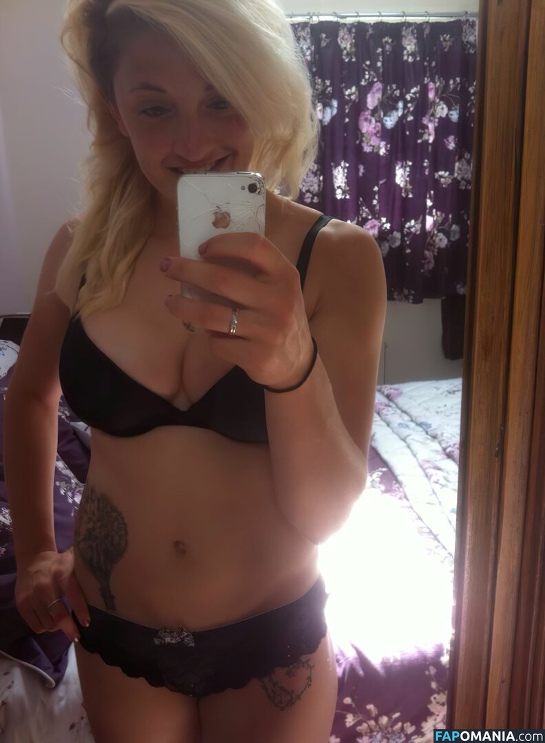 Lucy Hatton Nud Fotografie scursă #55