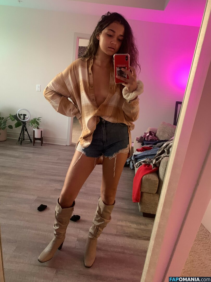 Madison Bailey Nud Fotografie scursă #10