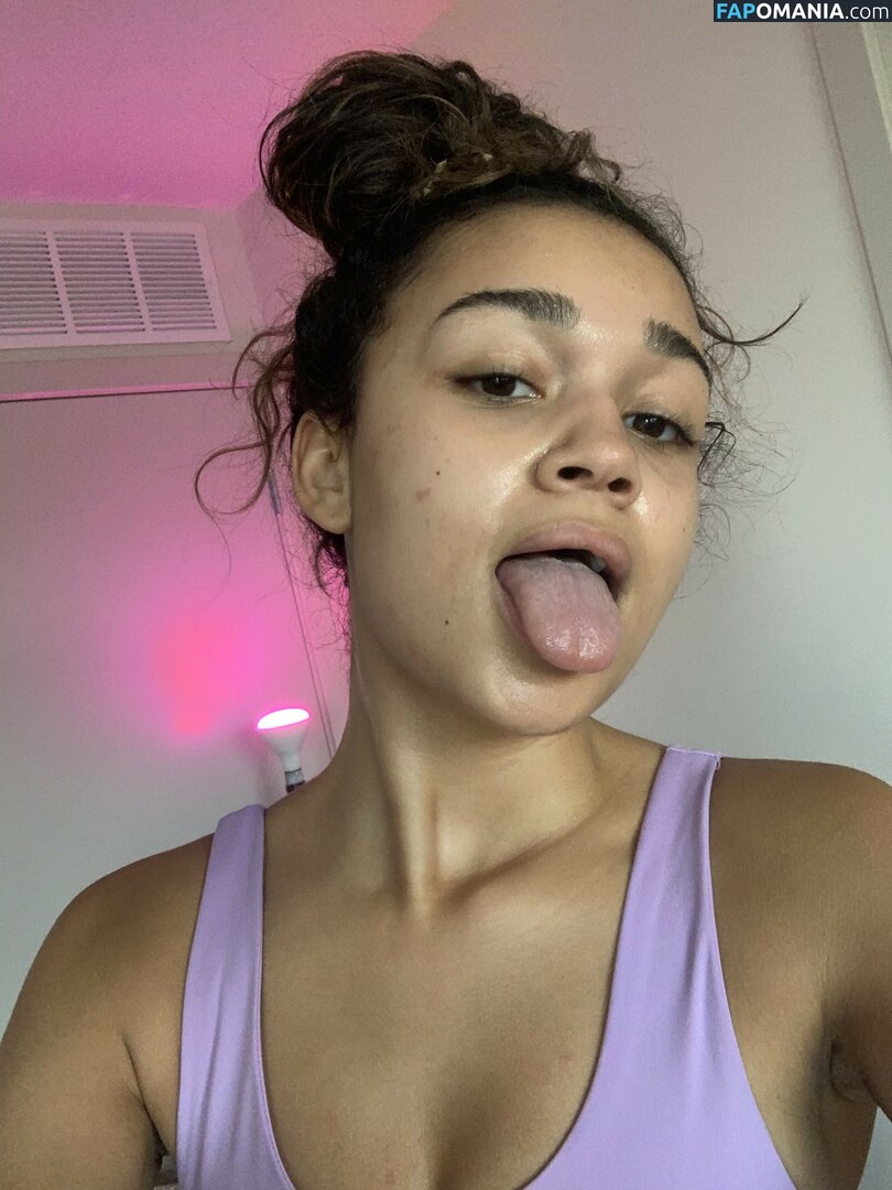 Madison Bailey Nud Fotografie scursă #24