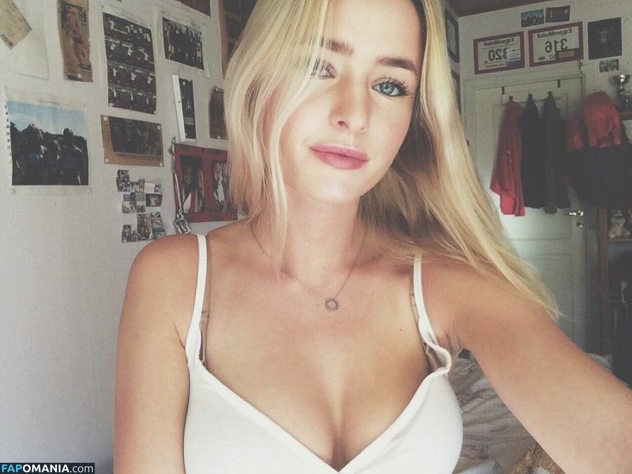 Maiken Skoie Brustad Nud Fotografie scursă #5