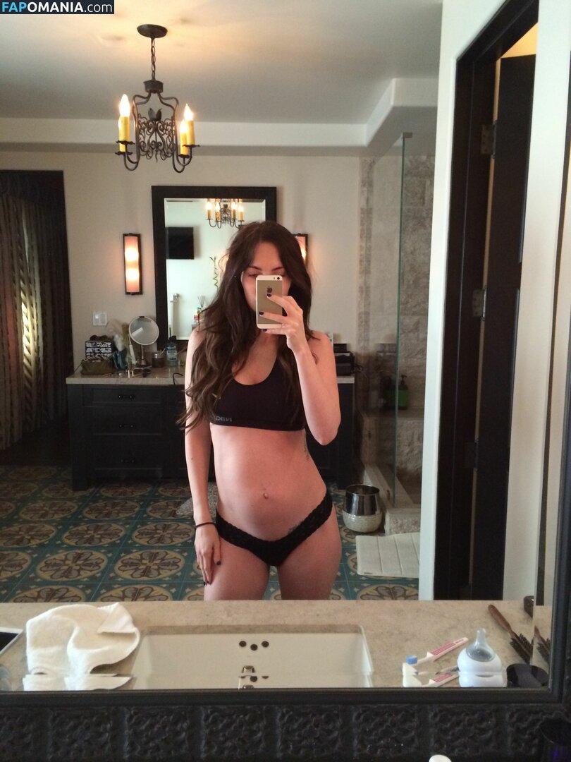 Megan Fox Nud Fotografie scursă #8