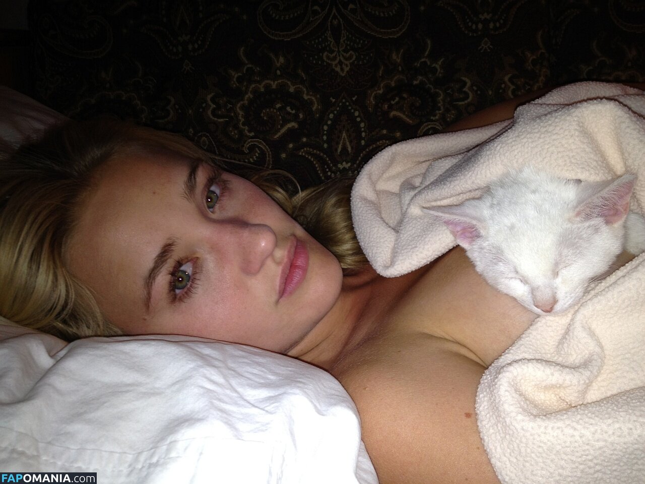 Michalka Sisters Nud Fotografie scursă #47