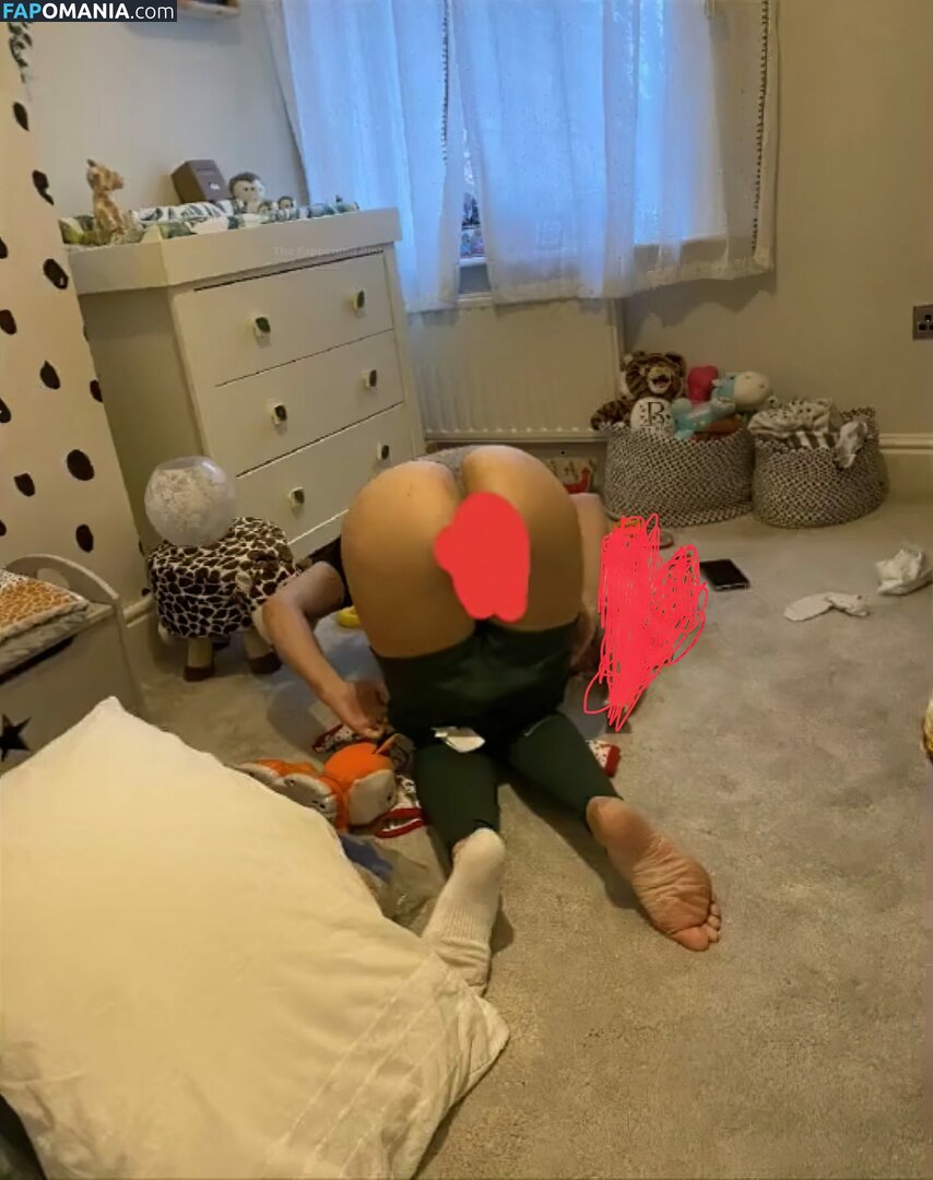 Nadine Mulkerrin Nud Fotografie scursă #1