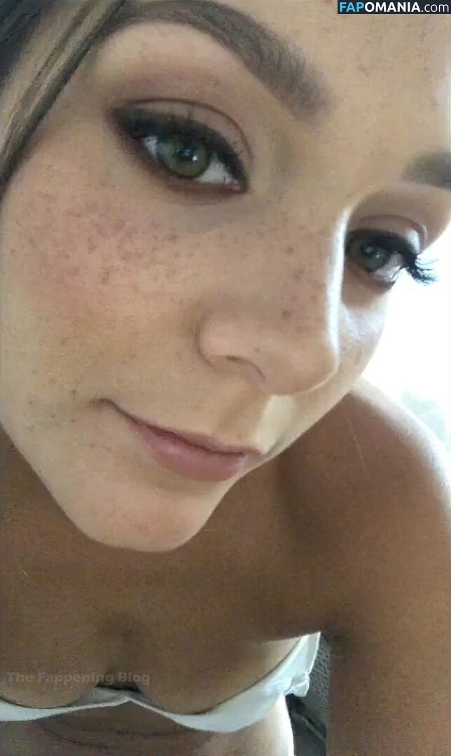 Nadine Mulkerrin Nud Fotografie scursă #15
