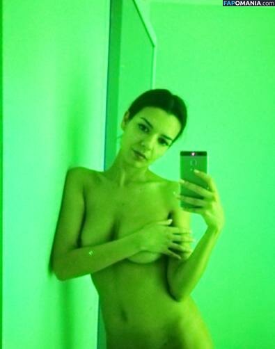 Nikoletta Ralli Nud Fotografie scursă #125