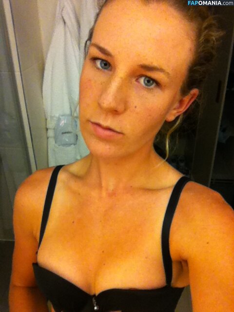 Olivia Rogowska Nud Fotografie scursă #5