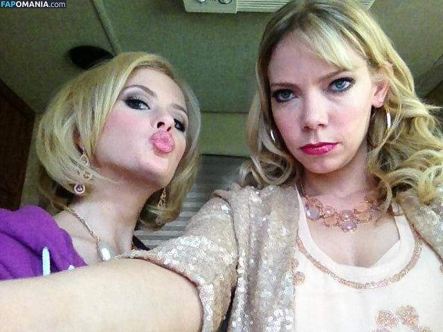 Riki Lindhome Nud Fotografie scursă #18