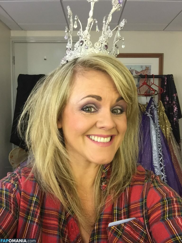 Sally Lindsay Nud Fotografie scursă #1