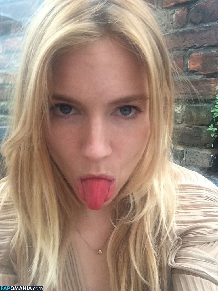 Sienna Miller Nud Fotografie scursă #23