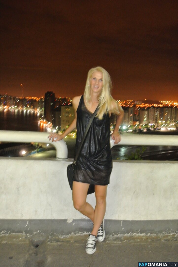 Sofia Jakobsson Nud Fotografie scursă #124