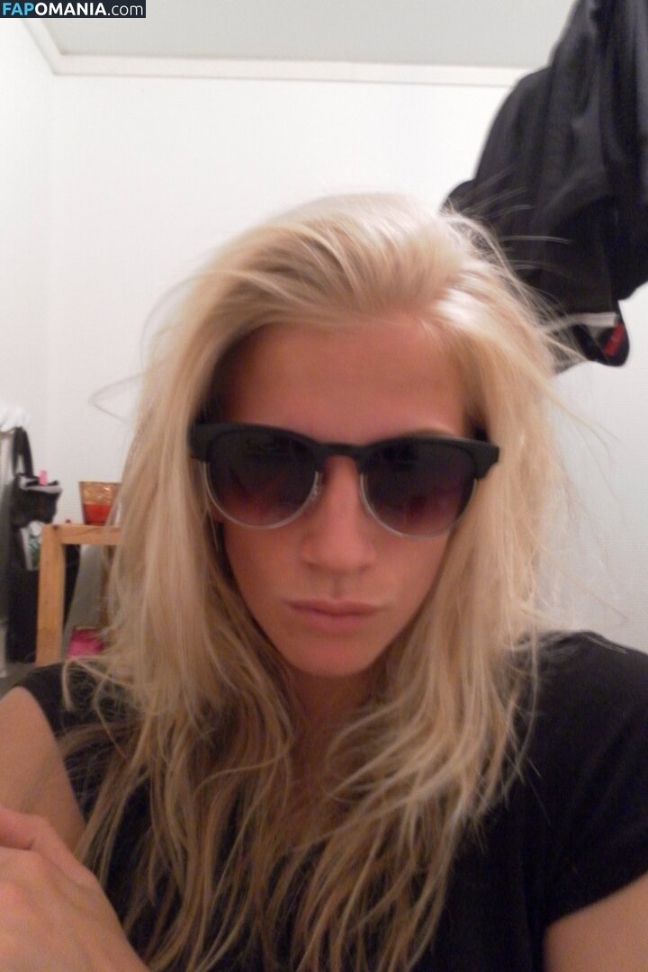 Sofia Jakobsson Nud Fotografie scursă #135