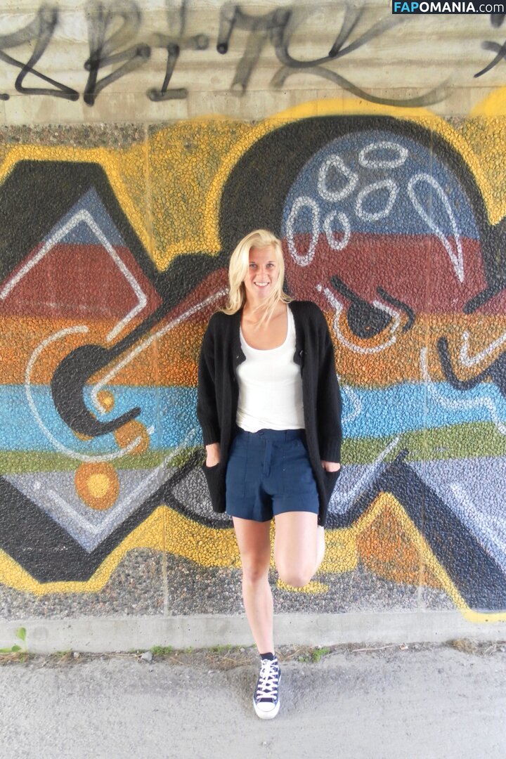 Sofia Jakobsson Nud Fotografie scursă #146