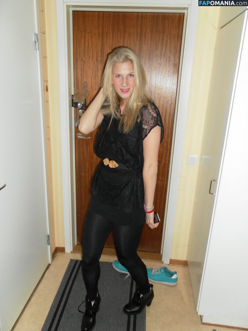 Sofia Jakobsson Nud Fotografie scursă #204