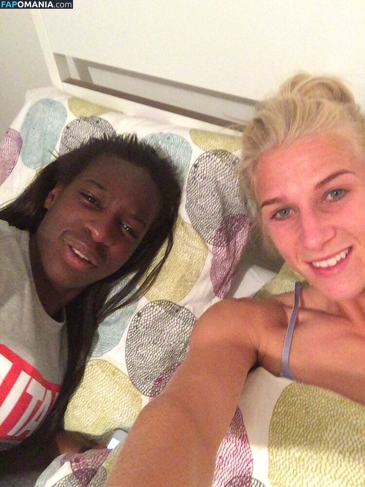 Sofia Jakobsson Nud Fotografie scursă #213