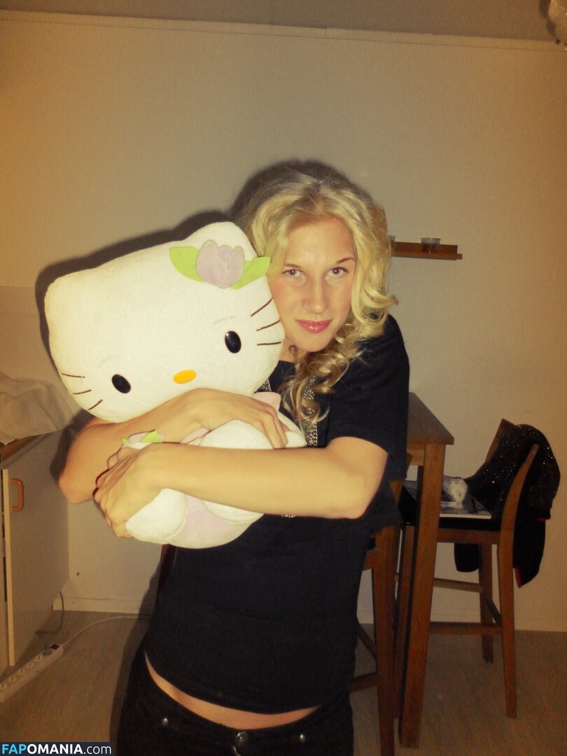 Sofia Jakobsson Nud Fotografie scursă #242