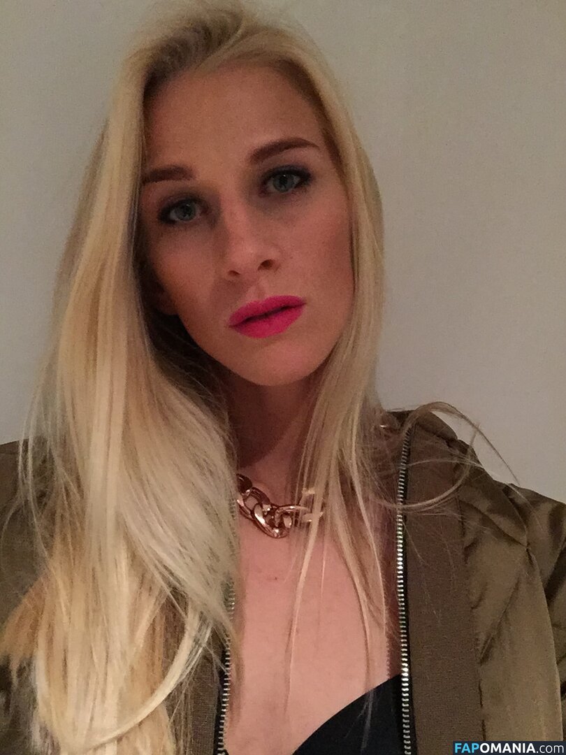 Sofia Jakobsson Nud Fotografie scursă #246