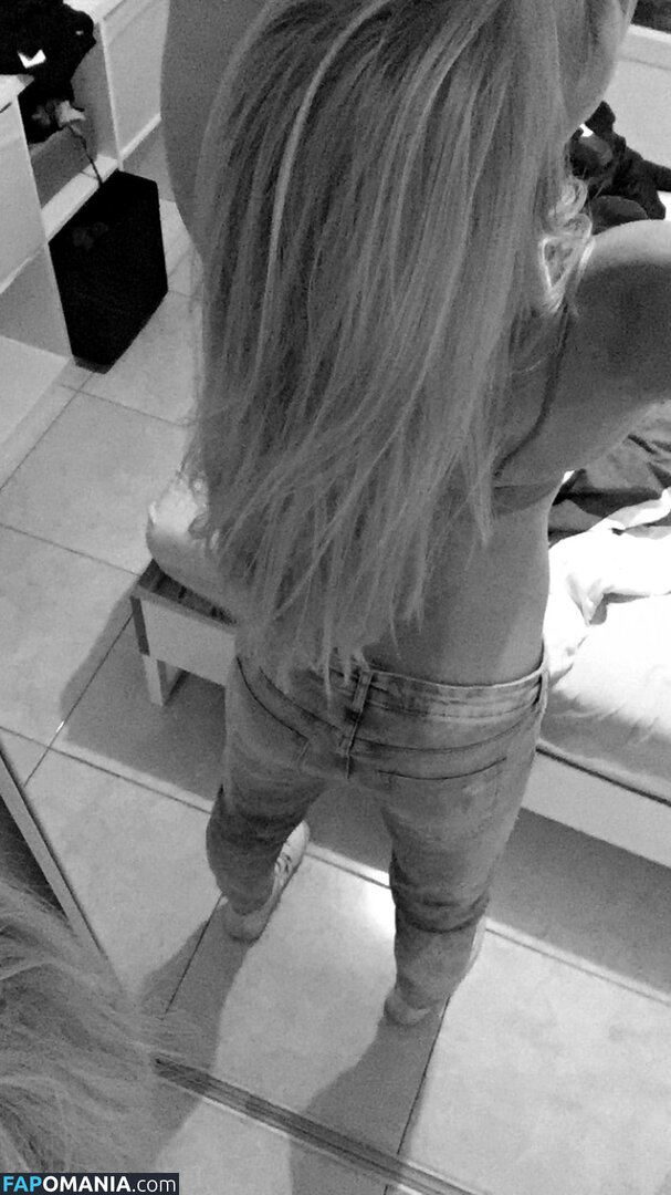 Sofia Jakobsson Nud Fotografie scursă #252